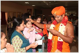 http://nithyananda.org/sites/default/files/photo-gallery/2012-01jan-22-nithyananda-photo-06%20b%20sarva%20darshan.JPG