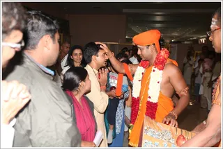 http://nithyananda.org/sites/default/files/photo-gallery/2012-01jan-22-nithyananda-photo-06%20c%20sarva%20darshan.JPG
