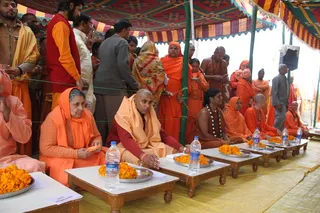 Swamiji and other Maha Mandaleshwar's as the Bandara starts