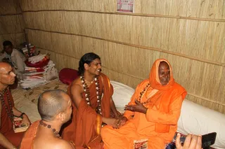 Senior Maha Mandaleshwar meet Swamiji sharing lighter moment