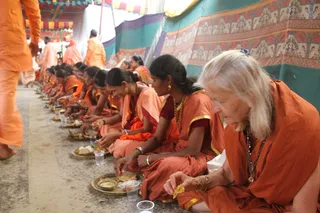 Sanyasinis of Nithyananda order being offered Samasti