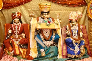 http://nithyananda.org/sites/default/files/photo-gallery/2014-01jan-17th-nithyananda-diary-haridwar-ia__MG_6564-20140117-112330_leela-alankaram.JPG