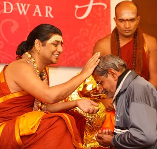 http://nithyananda.org/sites/default/files/photo-gallery/2014-01jan-17th-nithyananda-diary-haridwar-ia__MG_6645-20140117-112458_sarvadarshan.JPG