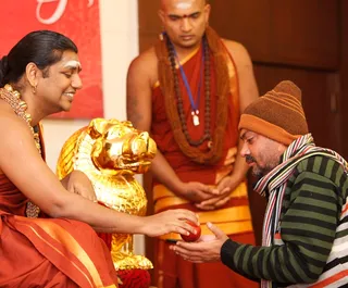http://nithyananda.org/sites/default/files/photo-gallery/2014-01jan-20th-nithyananda-diary_IMG_7374_kalpataru-darshan-haridwar-ia_0.JPG