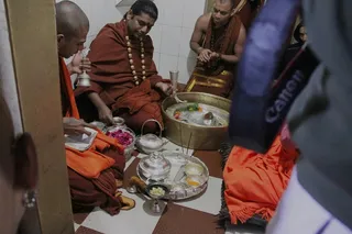 http://nithyananda.org/sites/default/files/photo-gallery/2014-01jan-22nd-nithyananda-diary_IMG_7946_haridwar-neelkant-temple-swamiji-perform-puja-abishekam-aarathi.JPG