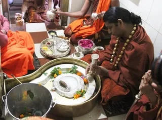 http://nithyananda.org/sites/default/files/photo-gallery/2014-01jan-22nd-nithyananda-diary_IMG_7957_haridwar-neelkant-temple-swamiji-perform-puja-abishekam-aarathi.JPG