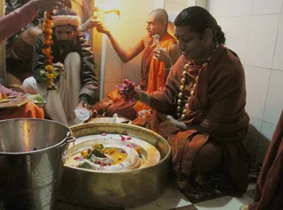 http://nithyananda.org/sites/default/files/photo-gallery/2014-01jan-22nd-nithyananda-diary_IMG_7989_haridwar-neelkant-temple-swamiji-perform-puja-abishekam-aarathi.JPG