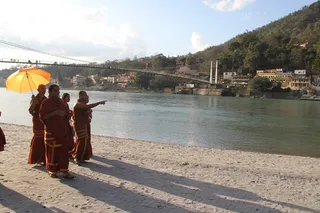 http://nithyananda.org/sites/default/files/photo-gallery/2014-01jan-22nd-nithyananda-diary_IMG_8047_haridwar-neelkant-temple-swamiji-walking-by-river-ganga.JPG
