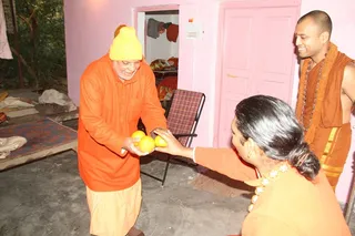 http://nithyananda.org/sites/default/files/photo-gallery/2014-01jan-22nd-nithyananda-diary_IMG_8128_haridwar-neelkant-temple-wayside-swamiji-visiting-house-blessing.JPG
