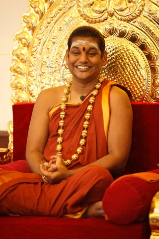 Paramahamsa Nithyananda listens to the Kalpataru participant