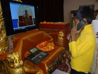 Swami Nithyanandaji bless an e-Kalpataru participant via 2way video conferencing