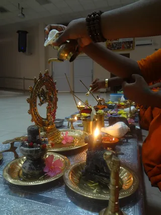 http://nithyananda.org/sites/default/files/photo-gallery/2014-01jan-29th-nithyananda-diary_DSC00195_paduka-puja-to-swami-nithyananda-holy-bath-to-ista-devatas.JPG