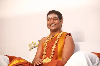 Bhagavan Sri Nithyananda Paramashivam delivering the morning Nithya Satsang