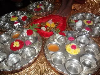 http://nithyananda.org/sites/default/files/photo-gallery/2014-02feb-06th-nithyananda-diary_DSC00866_bidadi-swamiji-padapuja_0.JPG