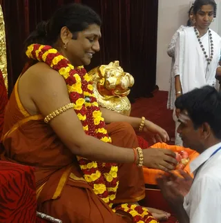 http://nithyananda.org/sites/default/files/photo-gallery/2014-02feb-06th-nithyananda-diary_DSC00972_bidadi-swamiji-kalpataru-darshan.JPG