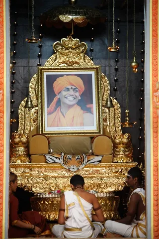 Disciples perform Paduka Puja to Swamiji