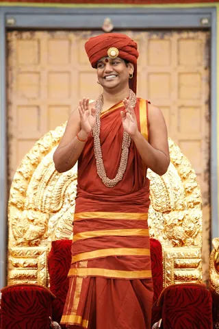 Swamiji begins the Nithya Satsang