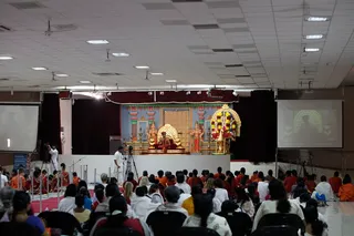 http://nithyananda.org/sites/default/files/photo-gallery/2014-02feb-07th-nithyananda-diary_IMG_9414_bidadi-nithya-satsang-swamiji-devotees-listening_0.JPG