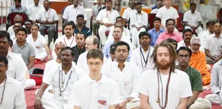 http://nithyananda.org/sites/default/files/photo-gallery/2014-02feb-07th-nithyananda-diary_IMG_9423_bidadi-kalpataru-meditation-devotees_0.JPG