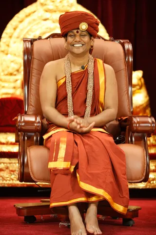 Swamiji begins the 2nd day of Inner Awakening program