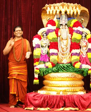http://nithyananda.org/sites/default/files/photo-gallery/2014-02feb-10th-nithyananda-diary_IMG_9052_bidadi-swamiji-leela-alankaram.JPG