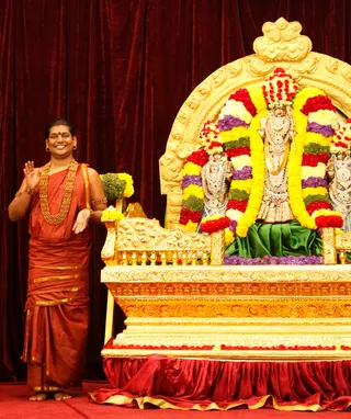 http://nithyananda.org/sites/default/files/photo-gallery/2014-02feb-12th-nithyananda-diary_IMG_9462_bidadi-swamiji-leela-alankaram_0.JPG