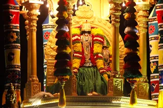 http://nithyananda.org/sites/default/files/photo-gallery/2014-02feb-13th-nithyananda-diary_IMG_9917_bidadi-rajarajeshwari-rathotsavam_0.JPG