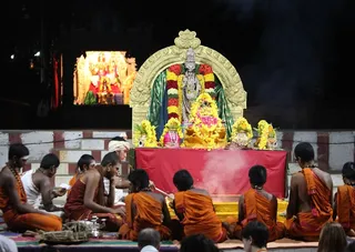 http://nithyananda.org/sites/default/files/photo-gallery/2014-02feb-15th-nithyananda-diary_IMG_9855_bidadi--inner-awakening-homa_0.JPG