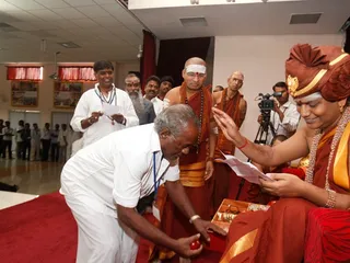 Receiving the Kalpataru Blessings from Swamiji (Paramahamsa Nithyananda)