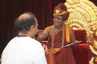 http://nithyananda.org/sites/default/files/photo-gallery/2014-02feb-16th-nithyananda-diary_IMG_9551_bidadi-swamiji-kalpataru-darshan_0.JPG