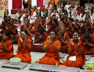 http://nithyananda.org/sites/default/files/photo-gallery/2014-02feb-18th-nithyananda-diary_IMG_9876_bidadi-swamiji-nithya-satsang-devotees-applaud_0.JPG
