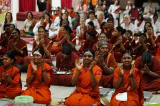 http://nithyananda.org/sites/default/files/photo-gallery/2014-02feb-18th-nithyananda-diary_IMG_9877_bidadi-swamiji-nithya-satsang-devotees-applaud_0.JPG