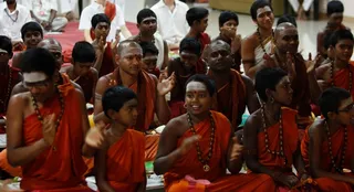 http://nithyananda.org/sites/default/files/photo-gallery/2014-02feb-18th-nithyananda-diary_IMG_9878_bidadi-swamiji-nithya-satsang-devotees-applaud_0.JPG