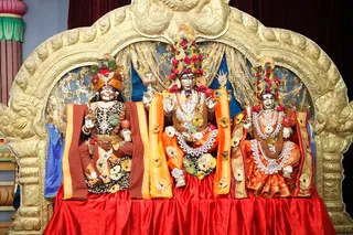 http://nithyananda.org/sites/default/files/photo-gallery/2014-02feb-21st-nithyananda-diary_IMG_0133_bidadi-leela-alankara-of-sundareshwara_2.JPG
