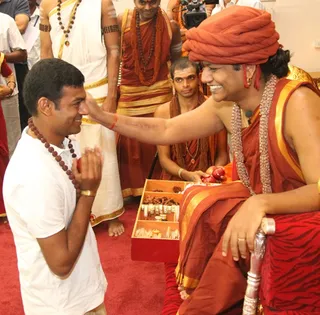https://nithyananda.org/sites/default/files/photo-gallery/2014-02feb-22nd-nithyananda-diary_IMG_9875_bidadi-swamiji-kalpataru-darshan_0.JPG