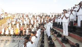 http://nithyananda.org/sites/default/files/photo-gallery/2014-02feb-27th-nithyananda-shivaratri-evening__MG_1968_rudrabishekam.JPG