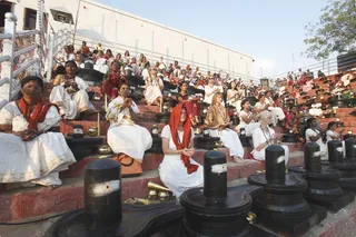 http://nithyananda.org/sites/default/files/photo-gallery/2014-02feb-27th-nithyananda-shivaratri-evening__MG_2018_rudrabishekam.JPG