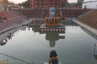 http://nithyananda.org/sites/default/files/photo-gallery/2014-02feb-27th-nithyananda-shivaratri-evening__MG_2102_rudrabishekam.JPG