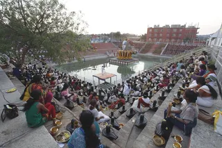 http://nithyananda.org/sites/default/files/photo-gallery/2014-02feb-27th-nithyananda-shivaratri-evening__MG_2110_rudrabishekam.JPG