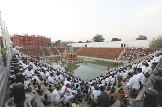 http://nithyananda.org/sites/default/files/photo-gallery/2014-02feb-27th-nithyananda-shivaratri-evening__MG_2118_rudrabishekam.JPG