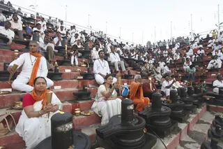 http://nithyananda.org/sites/default/files/photo-gallery/2014-02feb-27th-nithyananda-shivaratri-evening__MG_2130_rudrabishekam.JPG