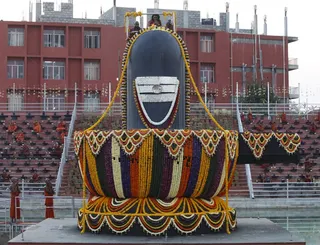 http://nithyananda.org/sites/default/files/photo-gallery/2014-02feb-27th-nithyananda-shivaratri-evening__MG_2158_rudrabishekam.JPG