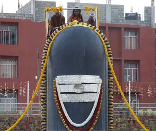 http://nithyananda.org/sites/default/files/photo-gallery/2014-02feb-27th-nithyananda-shivaratri-evening__MG_2163_rudrabishekam.JPG