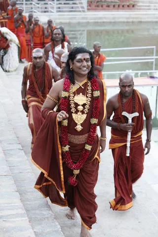 http://nithyananda.org/sites/default/files/photo-gallery/2014-02feb-27th-nithyananda-shivaratri-evening__MG_2236_rudrabishekam.JPG
