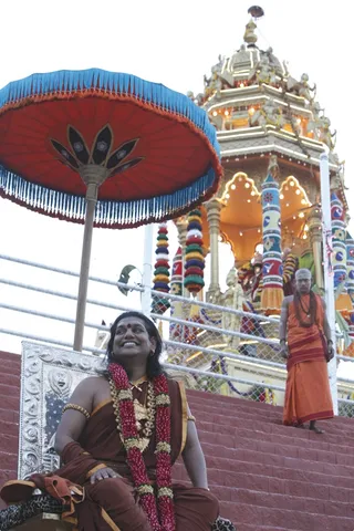 http://nithyananda.org/sites/default/files/photo-gallery/2014-02feb-27th-nithyananda-shivaratri-evening__MG_2243_rudrabishekam.JPG