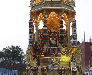 http://nithyananda.org/sites/default/files/photo-gallery/2014-02feb-27th-nithyananda-shivaratri-evening__MG_2250_rudrabishekam.JPG