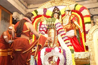 http://nithyananda.org/sites/default/files/photo-gallery/2014-02feb-27th-nithyananda-shivaratri-morning_IMG_1369_dwajarohanam-festival-flag-hoisting.JPG