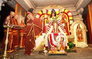 http://nithyananda.org/sites/default/files/photo-gallery/2014-02feb-27th-nithyananda-shivaratri-morning_IMG_1388_dwajarohanam-festival-flag-hoisting.JPG