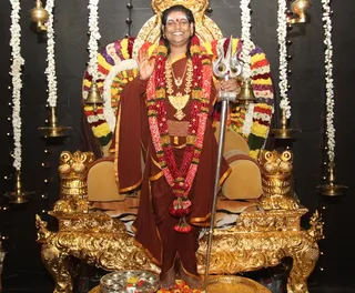 http://nithyananda.org/sites/default/files/photo-gallery/2014-02feb-27th-nithyananda-shivaratri-morning_IMG_1393_padapuja-swamiji-lotus-feet.JPG