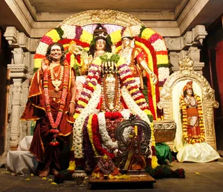 http://nithyananda.org/sites/default/files/photo-gallery/2014-02feb-27th-nithyananda-shivaratri-morning_IMG_1394_dwajarohanam-festival-flag-hoisting.JPG